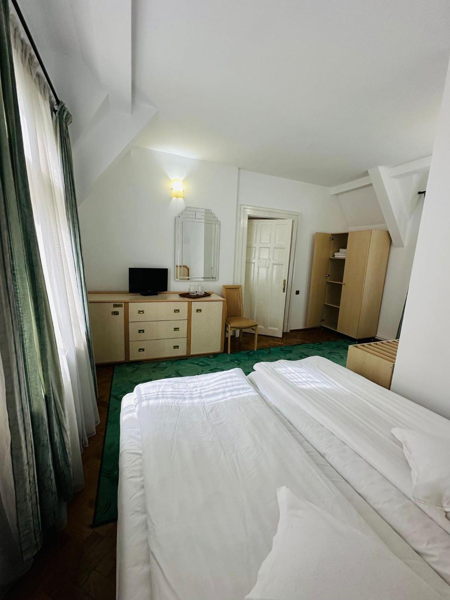 Bed and Breakfast Rapsodia Sinaia Exterior foto