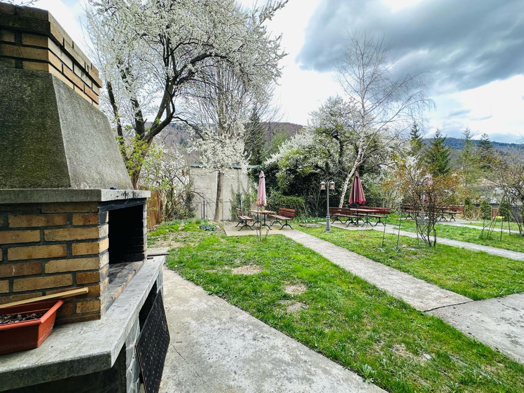 Bed and Breakfast Rapsodia Sinaia Exterior foto